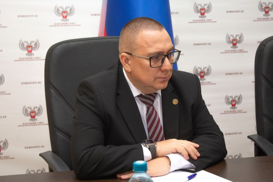Константин Кузьмин: Провел рабочее совещание с Президиумом Народного Совета и председателями комитетов парламента Константин Кузьмин: Провел рабочее совещание с Президиумом Народного Совета и председателями комитетов парламента