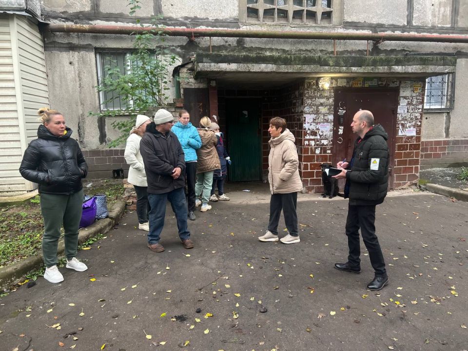 По поручению Главы ДНР Дениса Пушилина 21.10.2025 по адресу: г.Донецк, ул. Днепродзержинская,9 состоялась встреча с жителями, на которой присутствовал заместитель руководителя Управы Ленинского внутригородского района... По поручению Главы ДНР Дениса Пушилина 21.10.2025 по адресу: г.Донецк, ул. Днепродзержинская,9 состоялась встреча с жителями, на которой присутствовал заместитель руководителя Управы Ленинского внутригородского района...
