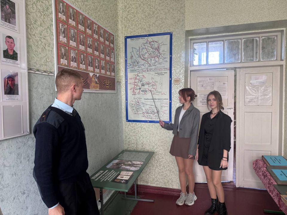 Полицейские проводят профилактическую работу с подростками Полицейские проводят профилактическую работу с подростками