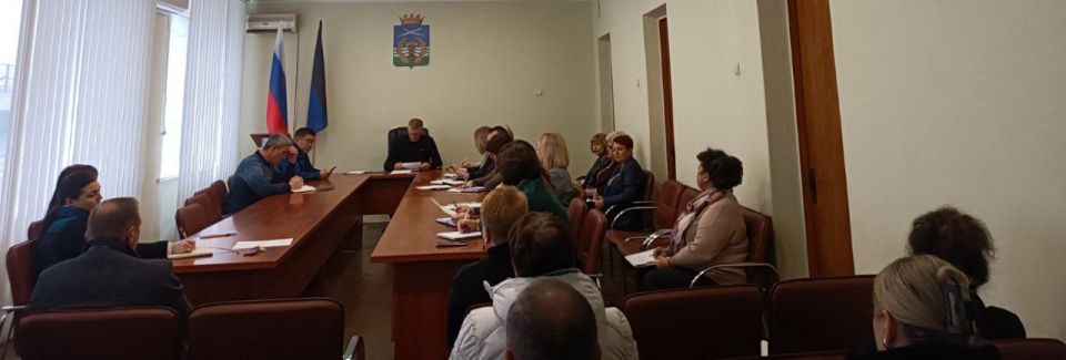 Сергей Юзвинкевич: Сегодня провёл расширенное аппаратное совещание с начальниками отделов и структурных подразделений Администрации Володарского МО, руководителями предприятий, территориальных подразделений министерств и... Сергей Юзвинкевич: Сегодня провёл расширенное аппаратное совещание с начальниками отделов и структурных подразделений Администрации Володарского МО, руководителями предприятий, территориальных подразделений министерств и...