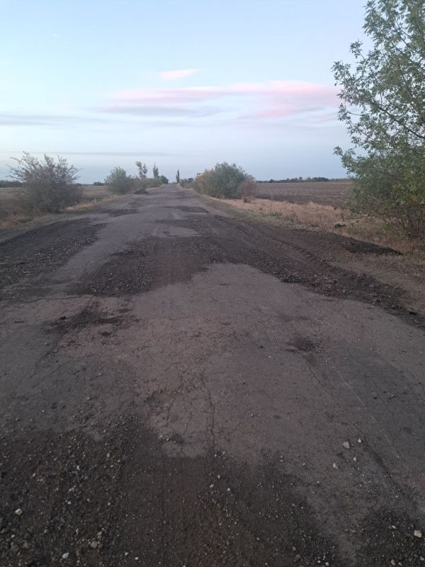 Приехал депутат на тракторе и проблема решилась Приехал депутат на тракторе и проблема решилась
