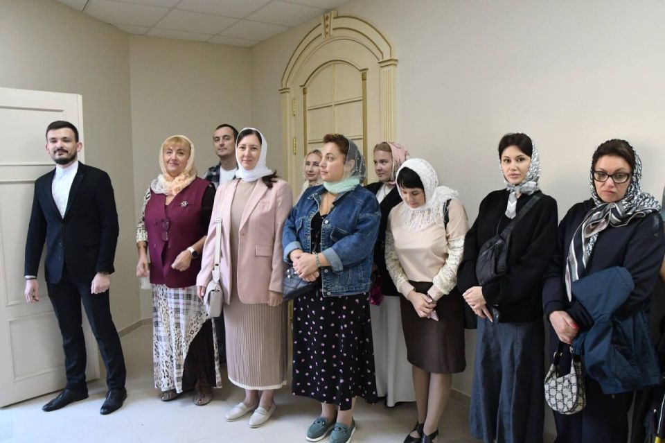 Благословенная помощь:. за партами, предоставленными Фондом "Сердце", обучаются ученики воскресной школы в соборе святых благоверных князей Петра и Февронии (г. Донецк) Благословенная помощь:. за партами, предоставленными Фондом "Сердце", обучаются ученики воскресной школы в соборе святых благоверных князей Петра и Февронии (г. Донецк)