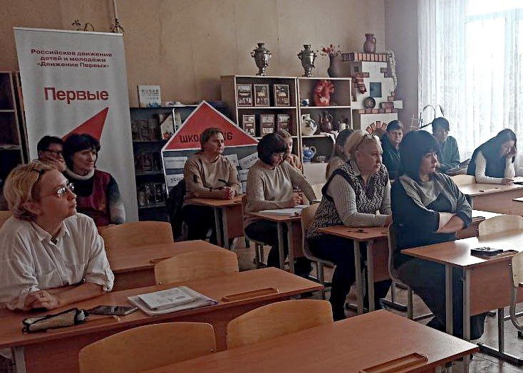 Иван Адамец: В рамках поручения Главы ДНР Дениса Пушилина заместитель руководителя управы Куйбышевского района Елена Строганова и депутат Донецкого городского совета Алексей Ковровский встретились с коллективом школы №46 Иван Адамец: В рамках поручения Главы ДНР Дениса Пушилина заместитель руководителя управы Куйбышевского района Елена Строганова и депутат Донецкого городского совета Алексей Ковровский встретились с коллективом школы №46
