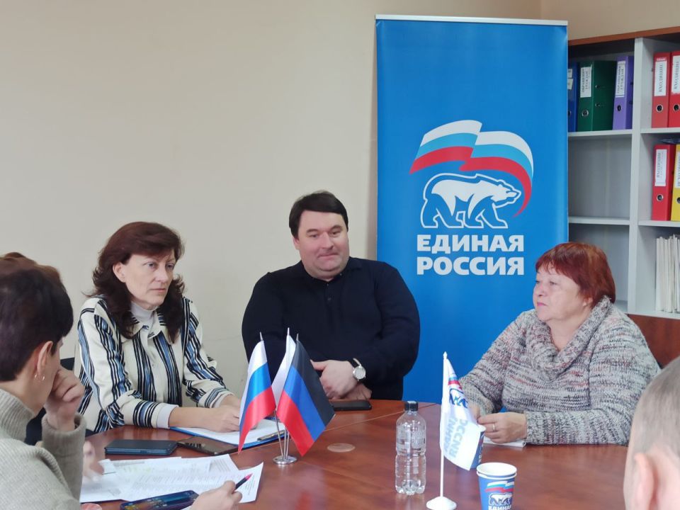 Валентин Левченко: В Киевском районе прошло собрание секретарей первичных организаций партии «Единая Россия» Валентин Левченко: В Киевском районе прошло собрание секретарей первичных организаций партии «Единая Россия»