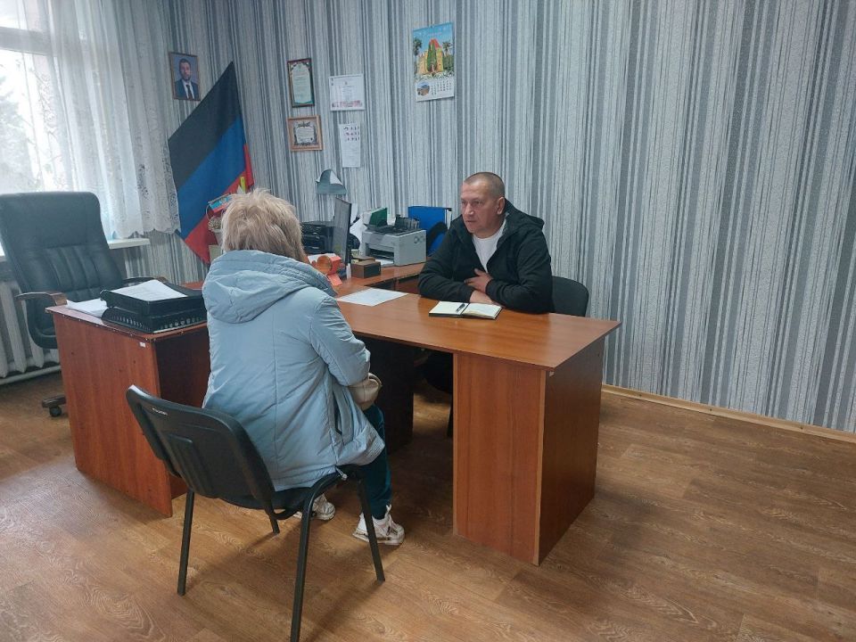 21 октября 2025г., заместитель главы администрации городского округа Дебальцево Валерий Бессараб, провёл личный прием граждан в посёлке городского типа Мироновский 21 октября 2025г., заместитель главы администрации городского округа Дебальцево Валерий Бессараб, провёл личный прием граждан в посёлке городского типа Мироновский