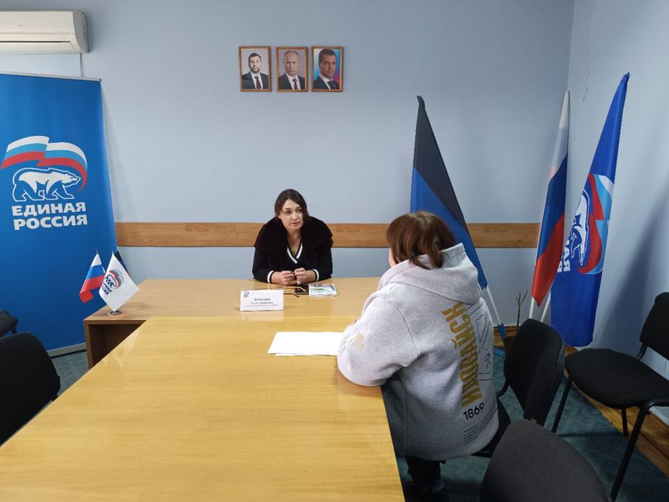Денис Зубов: Прием граждан. Сегодня, 21 октября, в общественной приемной Всероссийской политической партии "Единая Россия" прошла встреча с жителями городского округа Иловайск Денис Зубов: Прием граждан. Сегодня, 21 октября, в общественной приемной Всероссийской политической партии "Единая Россия" прошла встреча с жителями городского округа Иловайск