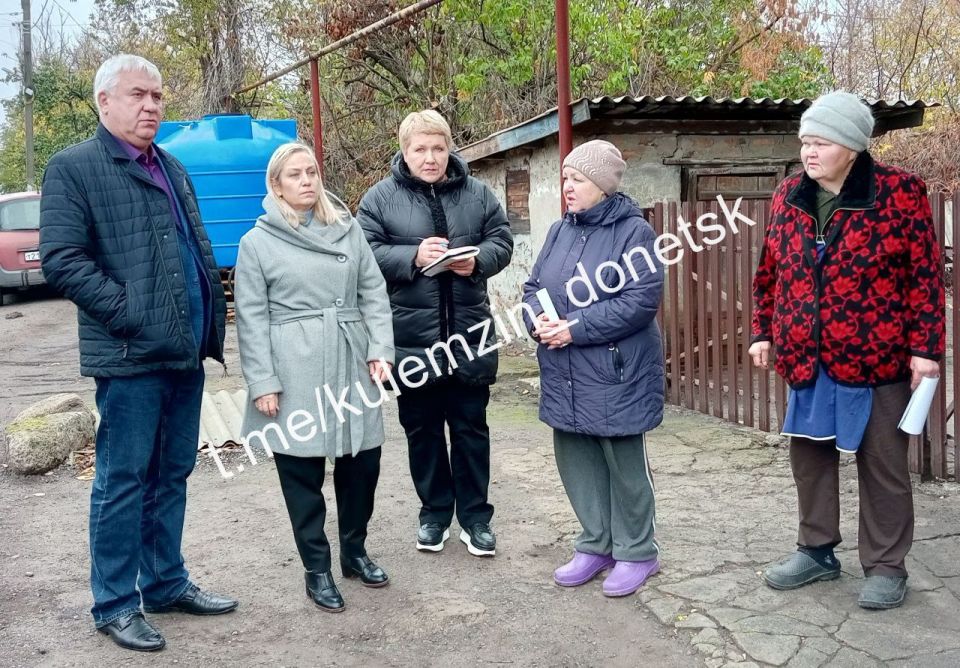 Сегодня заместитель главы администрации г. о. Донецк провёл встречу с жителями Петровского района по ул. Александра Ульянова Сегодня заместитель главы администрации г. о. Донецк провёл встречу с жителями Петровского района по ул. Александра Ульянова