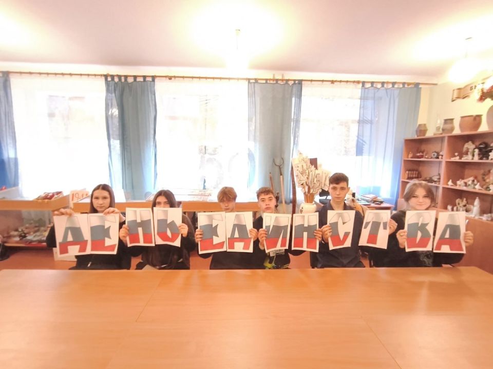 В школе Ждановки прошло мероприятие ко Дню народного единства В школе Ждановки прошло мероприятие ко Дню народного единства