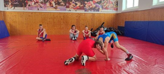 Открытая тренировка по вольной борьбе в рамках партийного проекта "Выбор сильных" Открытая тренировка по вольной борьбе в рамках партийного проекта "Выбор сильных"