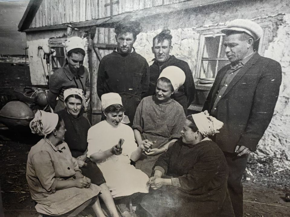 Угадайте, что объединяет этих людей, кроме того, что все они жители Тельмановского района? Угадайте, что объединяет этих людей, кроме того, что все они жители Тельмановского района?