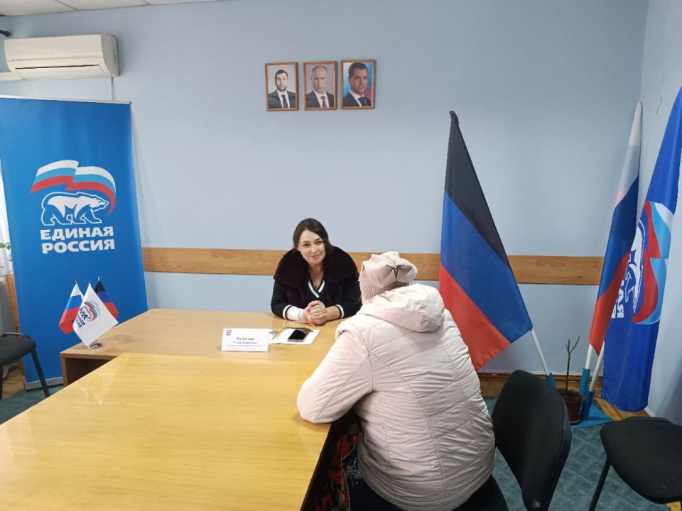 Денис Зубов: Прием граждан. Сегодня, 21 октября, в общественной приемной Всероссийской политической партии "Единая Россия" прошла встреча с жителями городского округа Иловайск Денис Зубов: Прием граждан. Сегодня, 21 октября, в общественной приемной Всероссийской политической партии "Единая Россия" прошла встреча с жителями городского округа Иловайск
