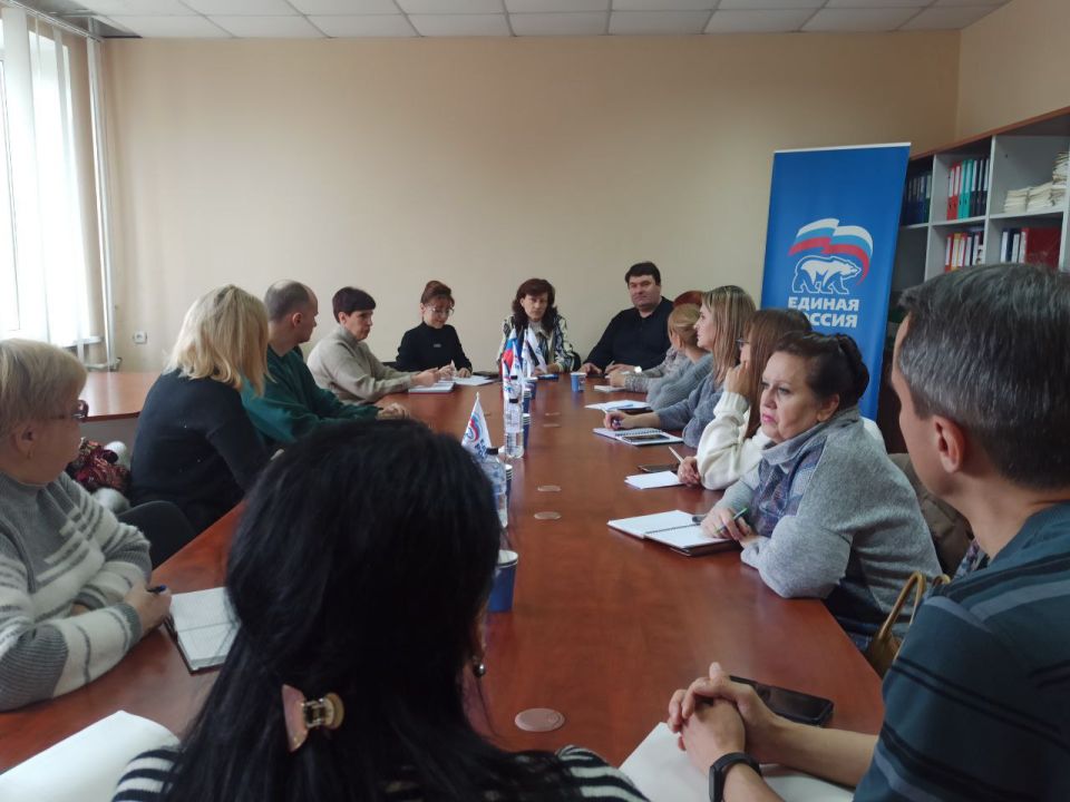 Валентин Левченко: В Киевском районе прошло собрание секретарей первичных организаций партии «Единая Россия» Валентин Левченко: В Киевском районе прошло собрание секретарей первичных организаций партии «Единая Россия»