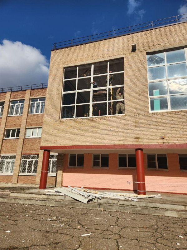 Подрядчики из Нижнего Новгорода заменят окна в Харцызской школе Подрядчики из Нижнего Новгорода заменят окна в Харцызской школе