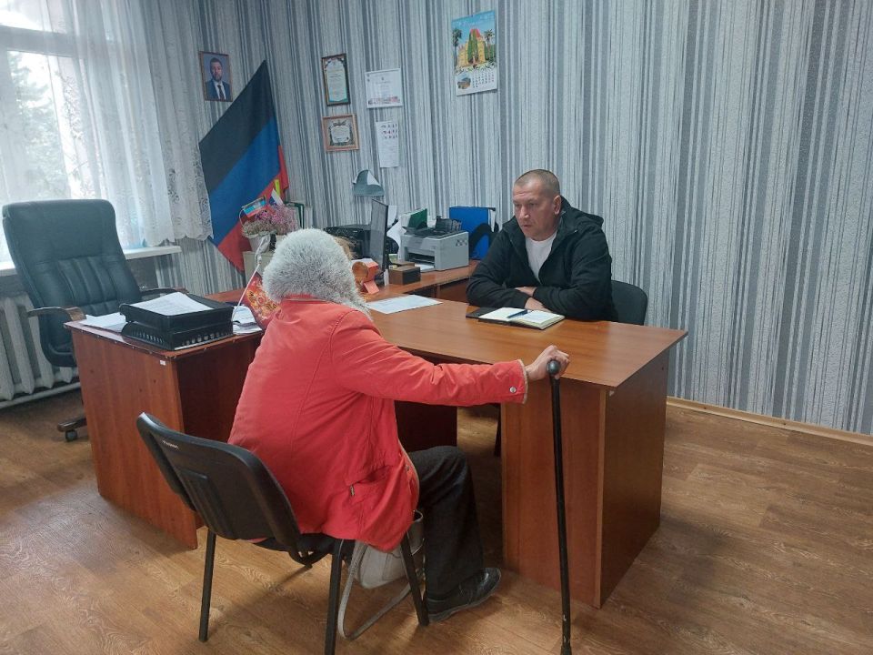 21 октября 2025г., заместитель главы администрации городского округа Дебальцево Валерий Бессараб, провёл личный прием граждан в посёлке городского типа Мироновский 21 октября 2025г., заместитель главы администрации городского округа Дебальцево Валерий Бессараб, провёл личный прием граждан в посёлке городского типа Мироновский