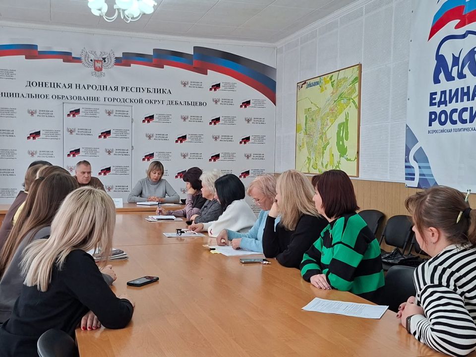 Во исполнение поручения Главы Донецкой Народной Республики Дениса Владимировича Пушилина сегодня, 21 октября 2025 года в Дебальцево состоялся важный и полезный для населения формат общения – встреча Валерия Луценко... Во исполнение поручения Главы Донецкой Народной Республики Дениса Владимировича Пушилина сегодня, 21 октября 2025 года в Дебальцево состоялся важный и полезный для населения формат общения – встреча Валерия Луценко...