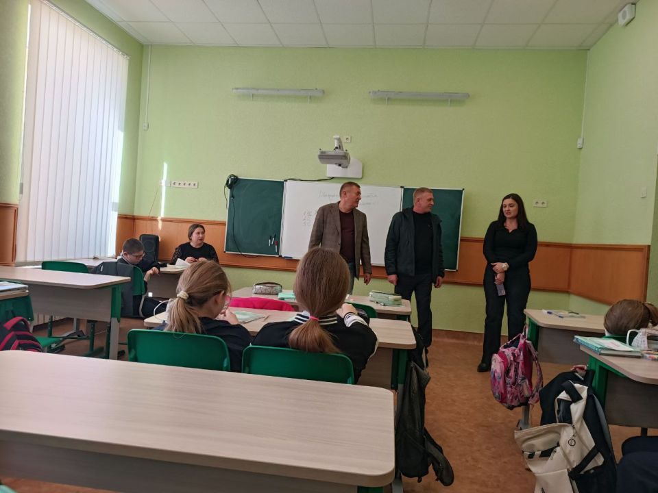 Сергей Юзвинкевич: Сегодня вместе с депутатом Народного Совета ДНР Золотнюк В.А. проинспектировал работу системы отопления в ГБОУ "Володарская школа №1 Володарского м.о." и ГБОУ "Володарская школа №2 Володарского м.о." в... Сергей Юзвинкевич: Сегодня вместе с депутатом Народного Совета ДНР Золотнюк В.А. проинспектировал работу системы отопления в ГБОУ "Володарская школа №1 Володарского м.о." и ГБОУ "Володарская школа №2 Володарского м.о." в...