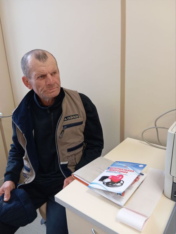 В преддверии празднования Всемирного дня борьбы с инсультом врач терапевт поликлиники и медицинская сестра Староигнатьевской амбулатории ОПСМ провели с населением беседу на тему: "Инсульт можно предотвратить!" Инсульт – это... В преддверии празднования Всемирного дня борьбы с инсультом врач терапевт поликлиники и медицинская сестра Староигнатьевской амбулатории ОПСМ провели с населением беседу на тему: "Инсульт можно предотвратить!" Инсульт – это...