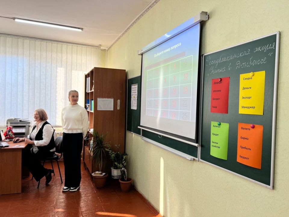 Олег Трофимов: В школах региона состоялось занятие в рамках курса «Россия - мои горизонты» Олег Трофимов: В школах региона состоялось занятие в рамках курса «Россия - мои горизонты»