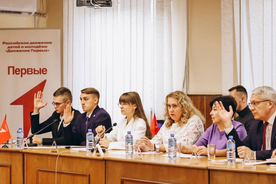Сегодня в Донецке состоялось заседание Республиканского координационного совета при Главе Донецкой Народной Республики по взаимодействию с Движением Первых Сегодня в Донецке состоялось заседание Республиканского координационного совета при Главе Донецкой Народной Республики по взаимодействию с Движением Первых
