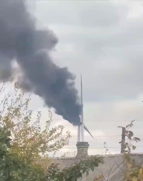 Краматорск - уничтожена ветровая электро станция ( ветряк) на который ВСУ установили РЛС и средства связи