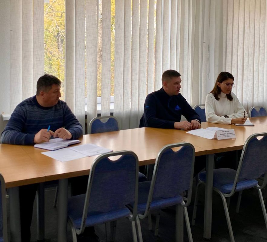 Евгений Поплавский: Вчера провел заседание штаба по здравоохранению с главным врачом ГБУ ДНР «ЦГБ г. Харцызска» Андреем Медведевым, сотрудниками Администрации, депутатами и представителями некоммерческих организаций, где... Евгений Поплавский: Вчера провел заседание штаба по здравоохранению с главным врачом ГБУ ДНР «ЦГБ г. Харцызска» Андреем Медведевым, сотрудниками Администрации, депутатами и представителями некоммерческих организаций, где...