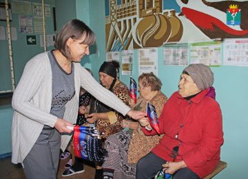 Сегодня в общежитии г. Енакиево первый заместитель Главы Администрации Краснолиманского муниципального округа Андрей Самсонов провел встречу с гражданами Краснолиманщины