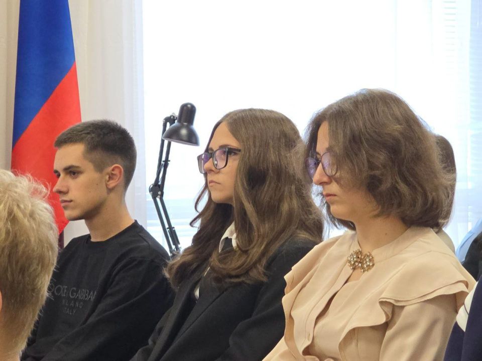 В молодежном отделе им. Марии Пироговой прошла встреча для старшеклассников ГБОУ "Школа № 1 им. Б.Е.Щербины" в рамках направления "ГосСтарт.Диалог", посвященная профессии архитектора В молодежном отделе им. Марии Пироговой прошла встреча для старшеклассников ГБОУ "Школа № 1 им. Б.Е.Щербины" в рамках направления "ГосСтарт.Диалог", посвященная профессии архитектора
