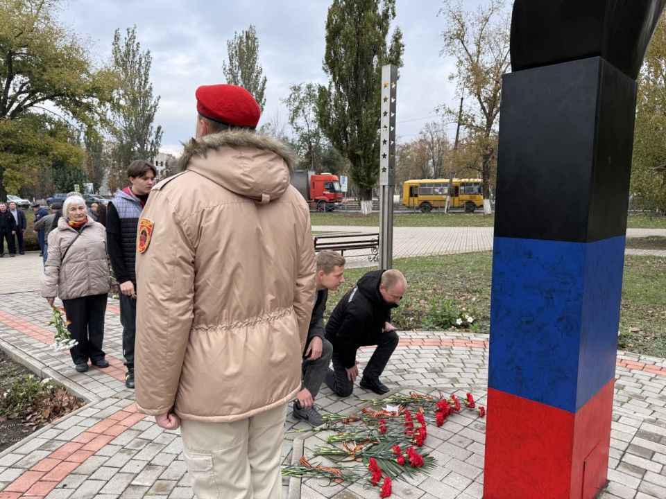 В Шахтерске почтили память первого Главы Республики В Шахтерске почтили память первого Главы Республики