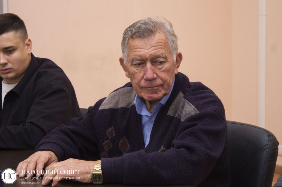Председатель #Комитет_по_труду_занятости_социальной_политики_и_делам_ветеранов Клавдия Кульбацкая поделилась итогами заседания, в ходе которого депутаты рассмотрели замечания и предложения к проекту закона Донецкой Народной... Председатель #Комитет_по_труду_занятости_социальной_политики_и_делам_ветеранов Клавдия Кульбацкая поделилась итогами заседания, в ходе которого депутаты рассмотрели замечания и предложения к проекту закона Донецкой Народной...