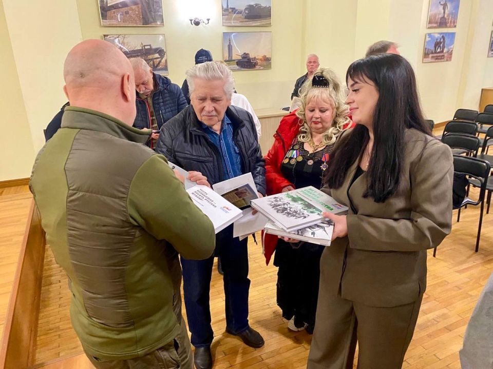В Донецке прошла творческая встреча Захара Прилепина с ветеранами-защитниками Родины В Донецке прошла творческая встреча Захара Прилепина с ветеранами-защитниками Родины