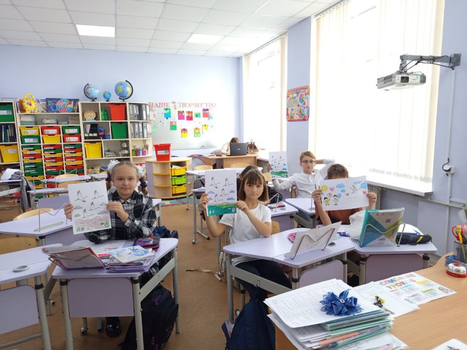 Арт час "Летят над миром журавли...", приуроченный ко Дню белых журавлей, прошел сегодня с детьми из группы продленного дня ГБОУ "Общеобразовательная школа №5 Волновахского м. о." Арт час "Летят над миром журавли...", приуроченный ко Дню белых журавлей, прошел сегодня с детьми из группы продленного дня ГБОУ "Общеобразовательная школа №5 Волновахского м. о."