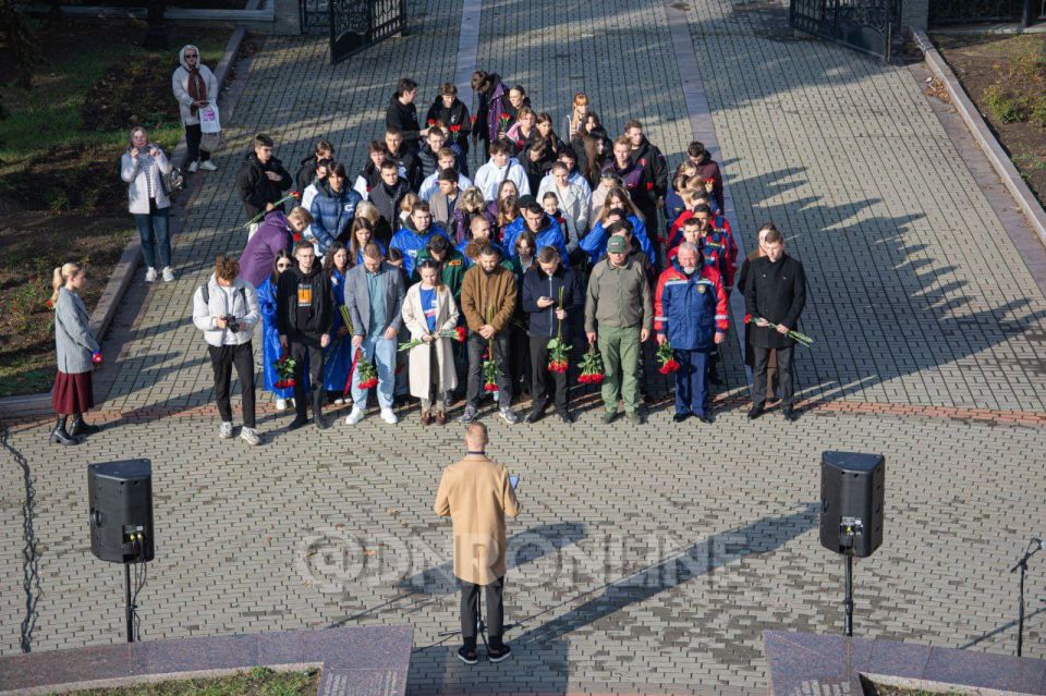 День белых журавлей в Донецке День белых журавлей в Донецке