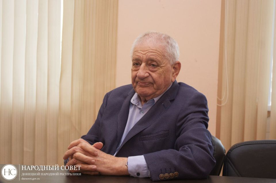 Председатель #Комитет_по_труду_занятости_социальной_политики_и_делам_ветеранов Клавдия Кульбацкая поделилась итогами заседания, в ходе которого депутаты рассмотрели замечания и предложения к проекту закона Донецкой Народной... Председатель #Комитет_по_труду_занятости_социальной_политики_и_делам_ветеранов Клавдия Кульбацкая поделилась итогами заседания, в ходе которого депутаты рассмотрели замечания и предложения к проекту закона Донецкой Народной...