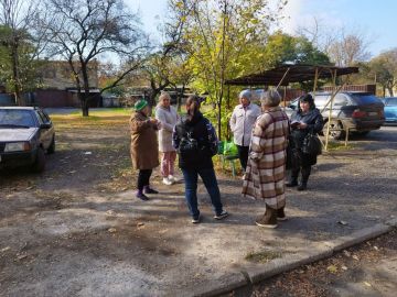 Врио начальника Новосветского территориального отдела Администрации Старобешевского муниципального округа Ерофеева Ирина провела встречу с жителями поселка Новый Свет