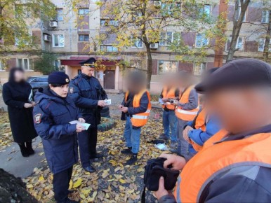 Стражи правопорядка задержали жительницу Мариуполя за кражу денежных средств из банкомата