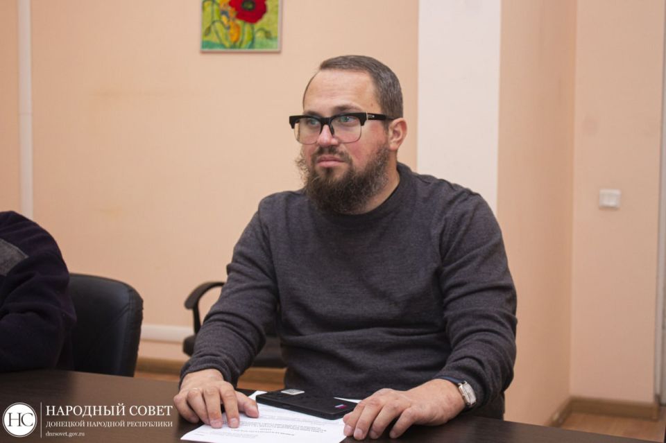 Председатель #Комитет_по_труду_занятости_социальной_политики_и_делам_ветеранов Клавдия Кульбацкая поделилась итогами заседания, в ходе которого депутаты рассмотрели замечания и предложения к проекту закона Донецкой Народной... Председатель #Комитет_по_труду_занятости_социальной_политики_и_делам_ветеранов Клавдия Кульбацкая поделилась итогами заседания, в ходе которого депутаты рассмотрели замечания и предложения к проекту закона Донецкой Народной...