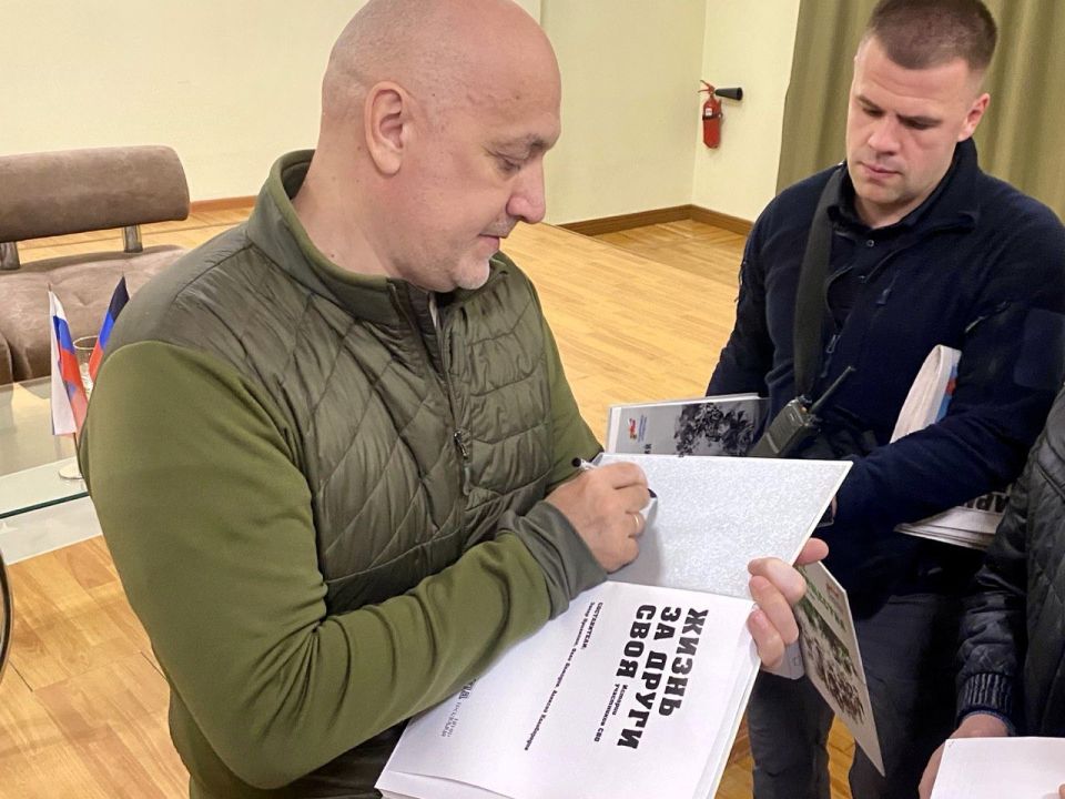 В Донецке прошла творческая встреча Захара Прилепина с ветеранами-защитниками Родины В Донецке прошла творческая встреча Захара Прилепина с ветеранами-защитниками Родины