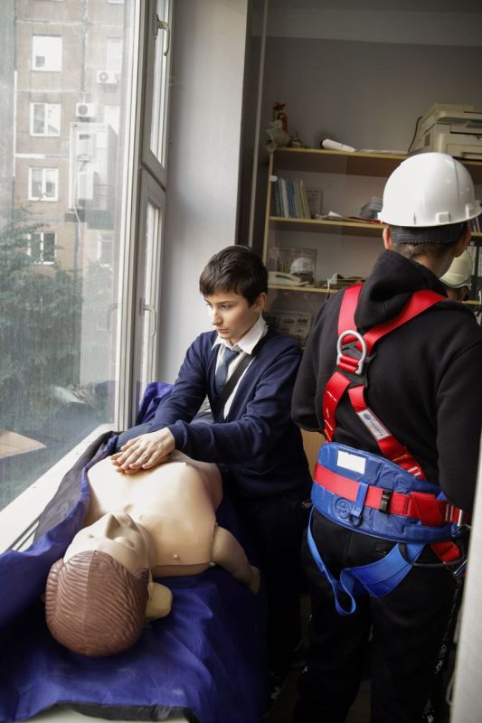 В «Донецкэнерго» филиале АО «Юго-Западная электросетевая компания» состоялась профориентационная экскурсия для школьников В «Донецкэнерго» филиале АО «Юго-Западная электросетевая компания» состоялась профориентационная экскурсия для школьников