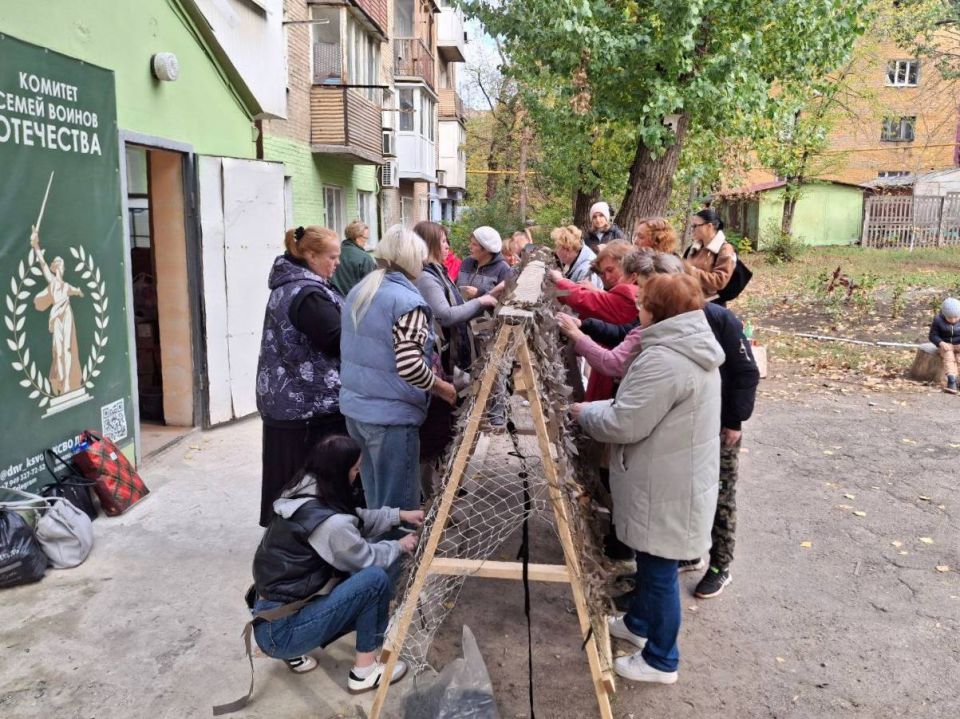 Мастер-класс по плетению маскировочных сетей для наших бойцов на фронт Мастер-класс по плетению маскировочных сетей для наших бойцов на фронт