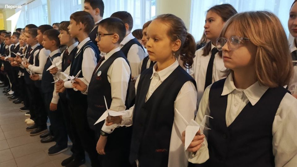 Первые помнят. В школе №25 состоялась линейка, посвящённая дню белых журавлей Первые помнят. В школе №25 состоялась линейка, посвящённая дню белых журавлей