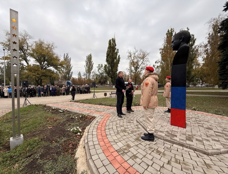 В Шахтерске почтили память первого Главы Республики В Шахтерске почтили память первого Главы Республики