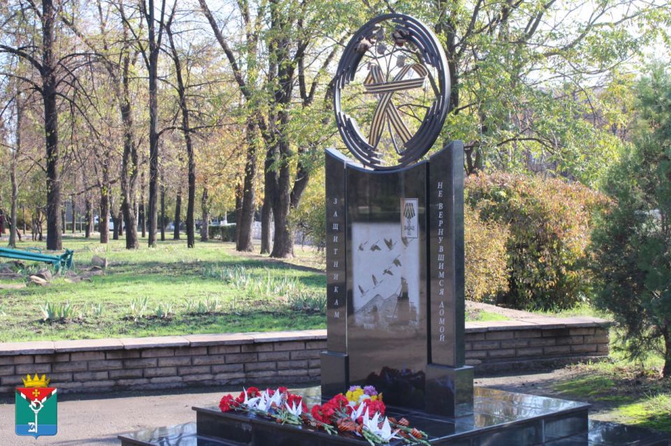 Сегодня в праздник Белых журавлей в сквере Г.Ф. Ткаченко - Петренко города Енакиево представители Администрации Краснолиманского муниципального округа и муниципального совета почтили память героев, отдавших жизнь за Отечество Сегодня в праздник Белых журавлей в сквере Г.Ф. Ткаченко - Петренко города Енакиево представители Администрации Краснолиманского муниципального округа и муниципального совета почтили память героев, отдавших жизнь за Отечество