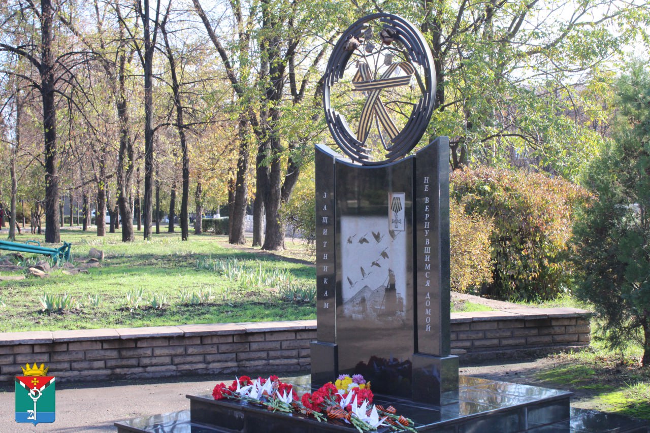 Сегодня в праздник Белых журавлей в сквере Г.Ф. Ткаченко - Петренко города Енакиево представители Администрации Краснолиманского муниципального округа и муниципального совета почтили память героев, отдавших жизнь за Отечество Сегодня в праздник Белых журавлей в сквере Г.Ф. Ткаченко - Петренко города Енакиево представители Администрации Краснолиманского муниципального округа и муниципального совета почтили память героев, отдавших жизнь за Отечество