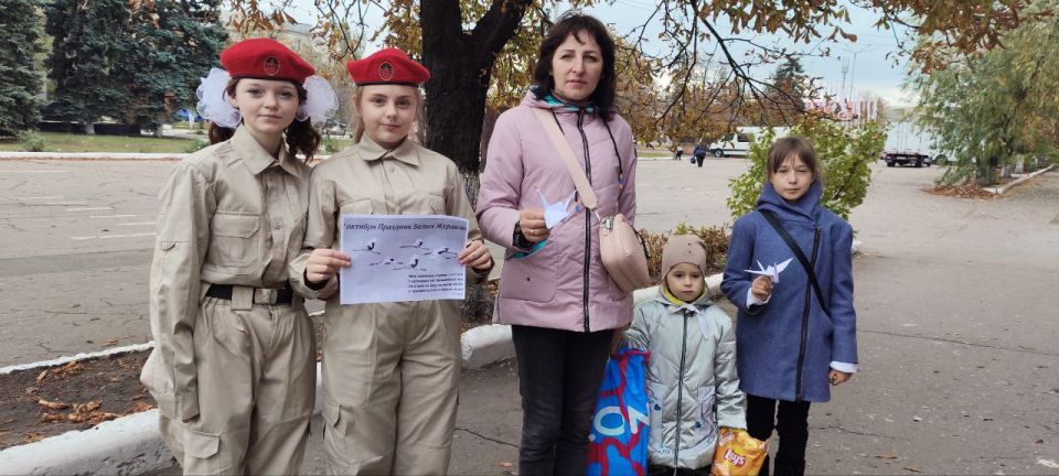 22 октября, в День Белых Журавлей, в городе Дебальцево прошла Акция «Белые журавли» в рамках партийного проекта «Историческая память»", посвященная памяти о тех, кто отдал свои жизни за Родину, за мир, за счастье будущих... 22 октября, в День Белых Журавлей, в городе Дебальцево прошла Акция «Белые журавли» в рамках партийного проекта «Историческая память»", посвященная памяти о тех, кто отдал свои жизни за Родину, за мир, за счастье будущих...