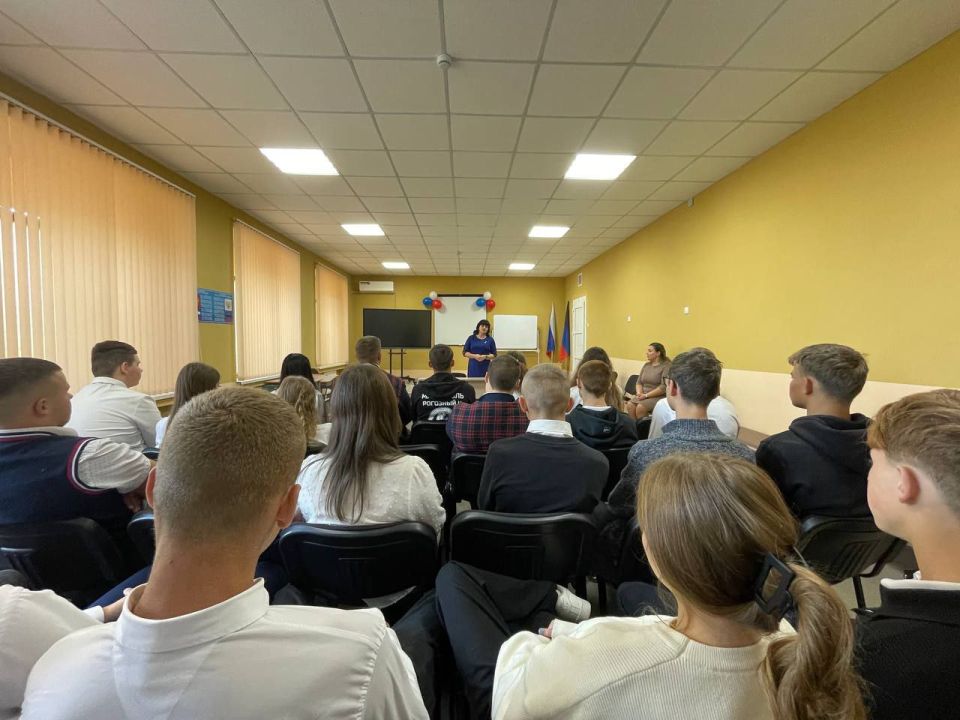 Встреча с молодежью села Бердянское: карьера муниципального служащего и общественная жизнь Встреча с молодежью села Бердянское: карьера муниципального служащего и общественная жизнь