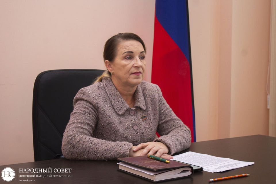 Председатель #Комитет_по_труду_занятости_социальной_политики_и_делам_ветеранов Клавдия Кульбацкая поделилась итогами заседания, в ходе которого депутаты рассмотрели замечания и предложения к проекту закона Донецкой Народной... Председатель #Комитет_по_труду_занятости_социальной_политики_и_делам_ветеранов Клавдия Кульбацкая поделилась итогами заседания, в ходе которого депутаты рассмотрели замечания и предложения к проекту закона Донецкой Народной...