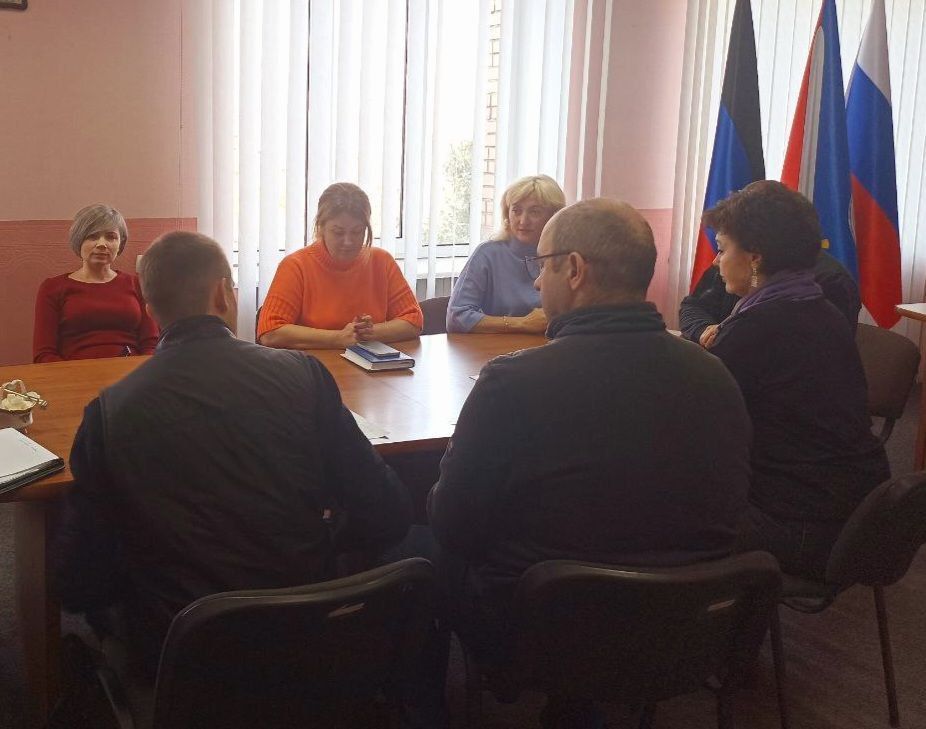 Сегодня состоялась важная встреча министра транспорта ДНР Александра Бондаренко с представителями администрации Ясиноватского муниципального округа Сегодня состоялась важная встреча министра транспорта ДНР Александра Бондаренко с представителями администрации Ясиноватского муниципального округа
