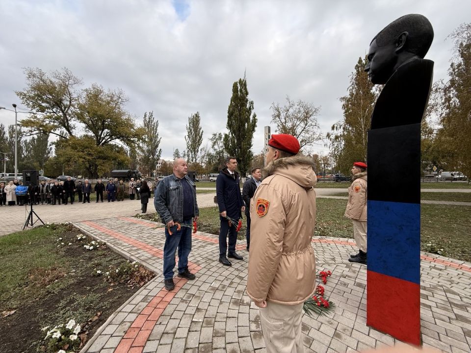 Александр Шатов: В Шахтерске почтили память первого Главы Республики Александр Шатов: В Шахтерске почтили память первого Главы Республики