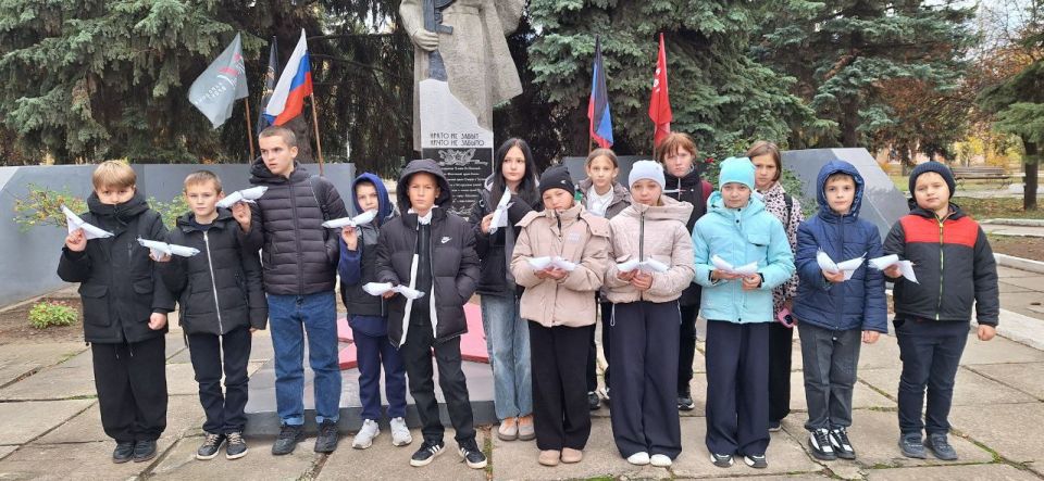 Сегодня для обучающих 5-6 классов ГБОУ "Мироновская школа №10 г.о. Дебальцево" в молодёжном отделе МБУ "МИРОНОВСКИЙ ПОСЕЛКОВЫЙ ДК" прошёл мастер-класс Сегодня для обучающих 5-6 классов ГБОУ "Мироновская школа №10 г.о. Дебальцево" в молодёжном отделе МБУ "МИРОНОВСКИЙ ПОСЕЛКОВЫЙ ДК" прошёл мастер-класс