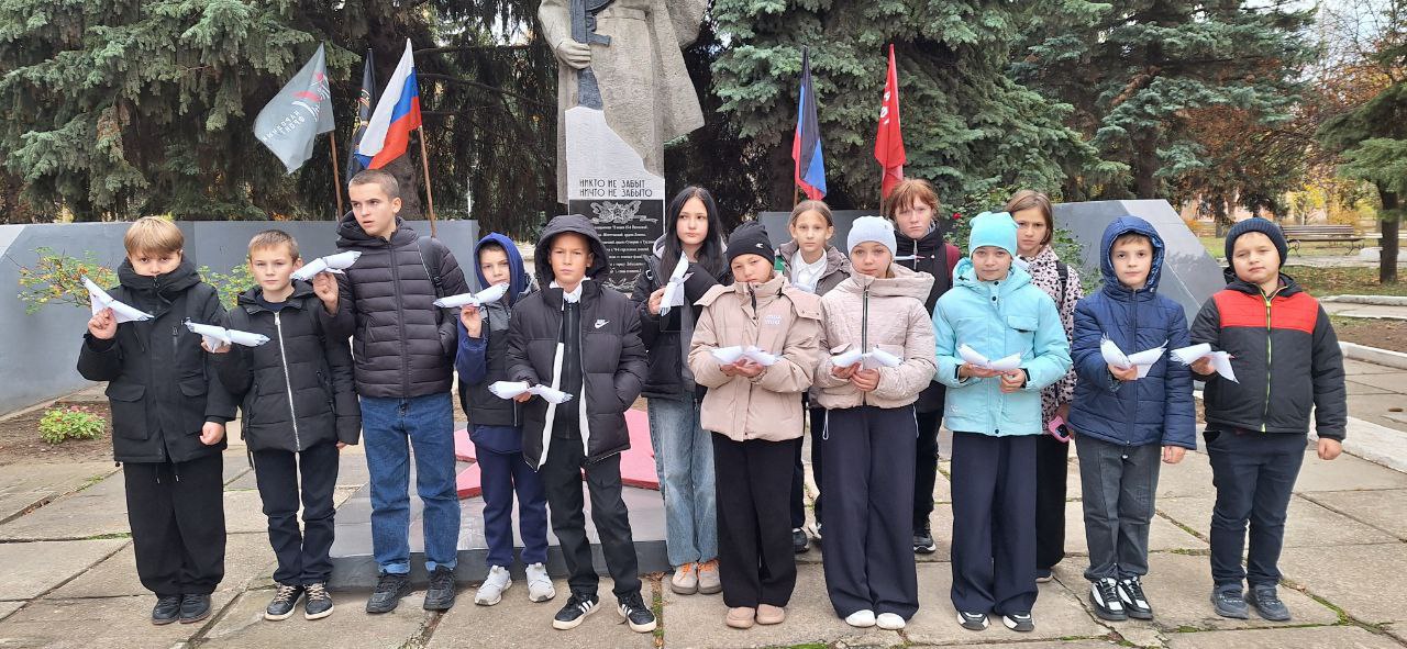 Сегодня для обучающих 5-6 классов ГБОУ "Мироновская школа №10 г.о. Дебальцево" в молодёжном отделе  МБУ "МИРОНОВСКИЙ ПОСЕЛКОВЫЙ ДК" прошёл мастер-класс Сегодня для обучающих 5-6 классов ГБОУ "Мироновская школа №10 г.о. Дебальцево" в молодёжном отделе  МБУ "МИРОНОВСКИЙ ПОСЕЛКОВЫЙ ДК" прошёл мастер-класс